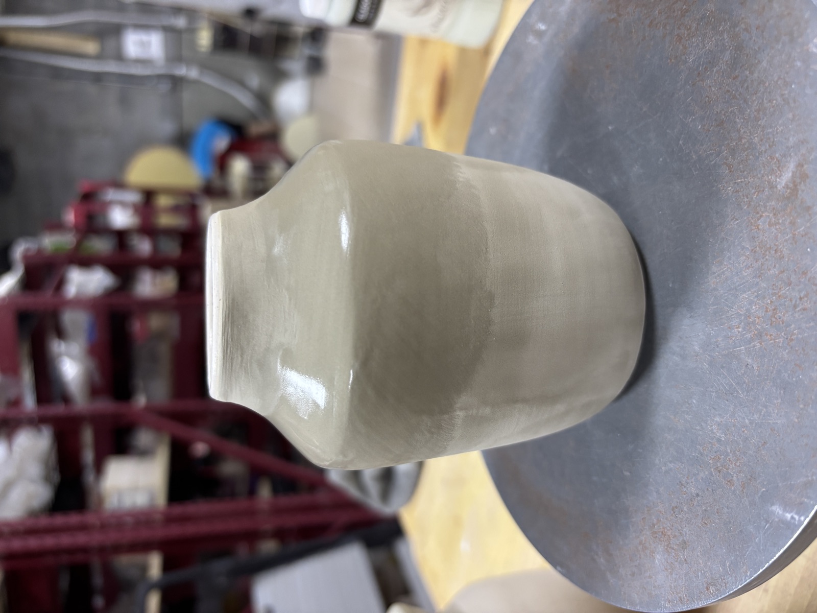 Glazed vessel on wheel bat