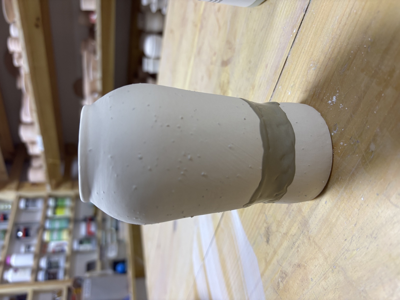 Cylindrical vessel with band detail